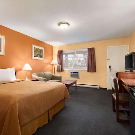 Travelodge By Wyndham Quesnel Bc Exteriör bild