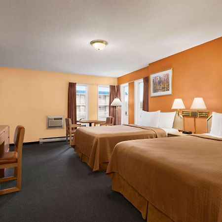 Travelodge By Wyndham Quesnel Bc Exteriör bild