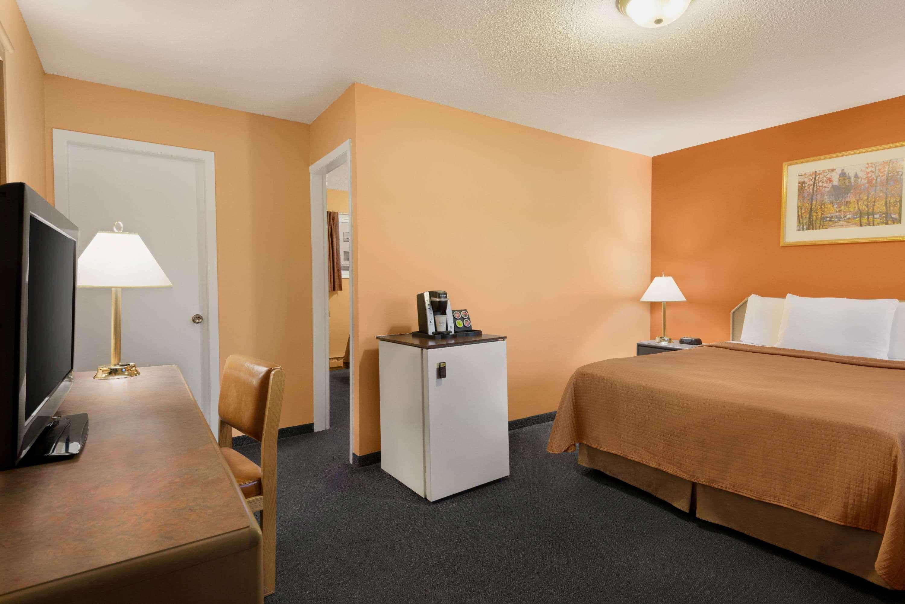 Travelodge By Wyndham Quesnel Bc Exteriör bild