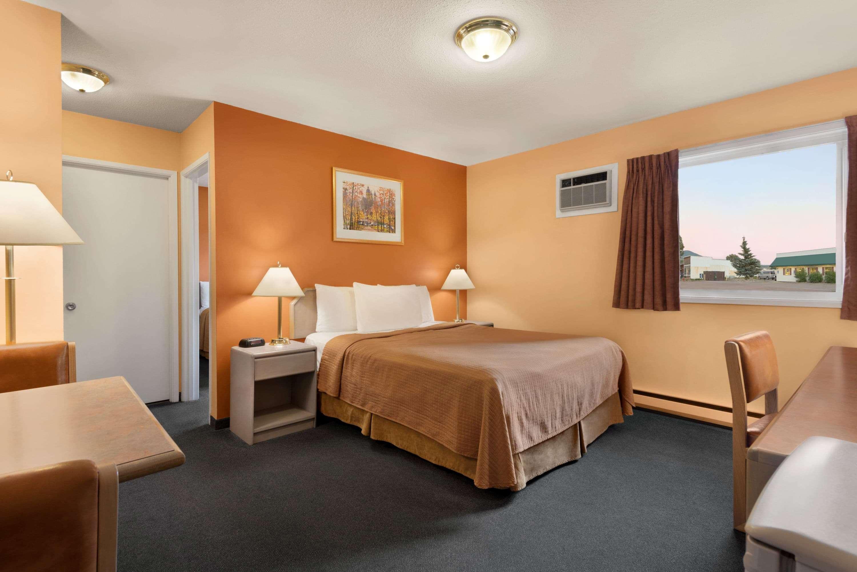 Travelodge By Wyndham Quesnel Bc Exteriör bild