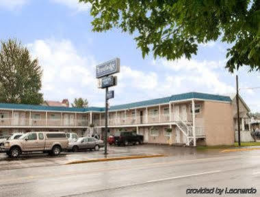 Travelodge By Wyndham Quesnel Bc Exteriör bild
