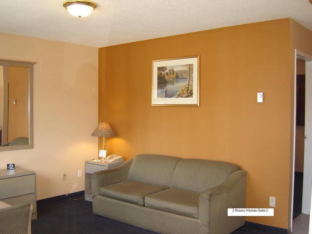 Travelodge By Wyndham Quesnel Bc Exteriör bild